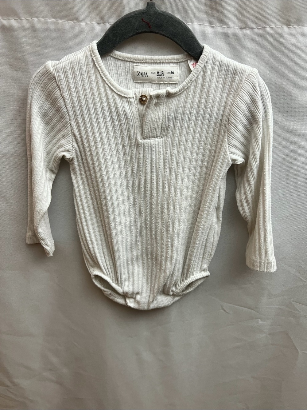 Zara Baby 9-12 Months Ivory Ribbed Long Sleeve Bodysuit Button Neck